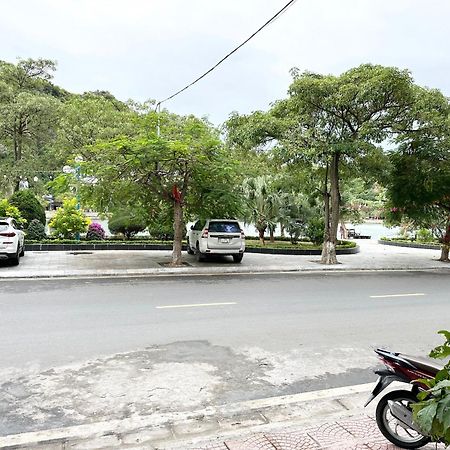 Khach San Vu Duong Hotell Cat Ba Island Eksteriør bilde